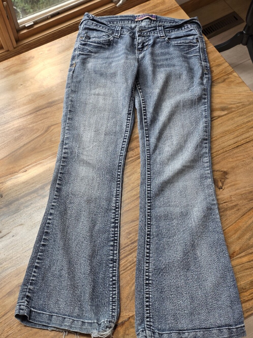 Wallflower Women's Vintage Faded Blue Skinny Flare Jeans-Size 7